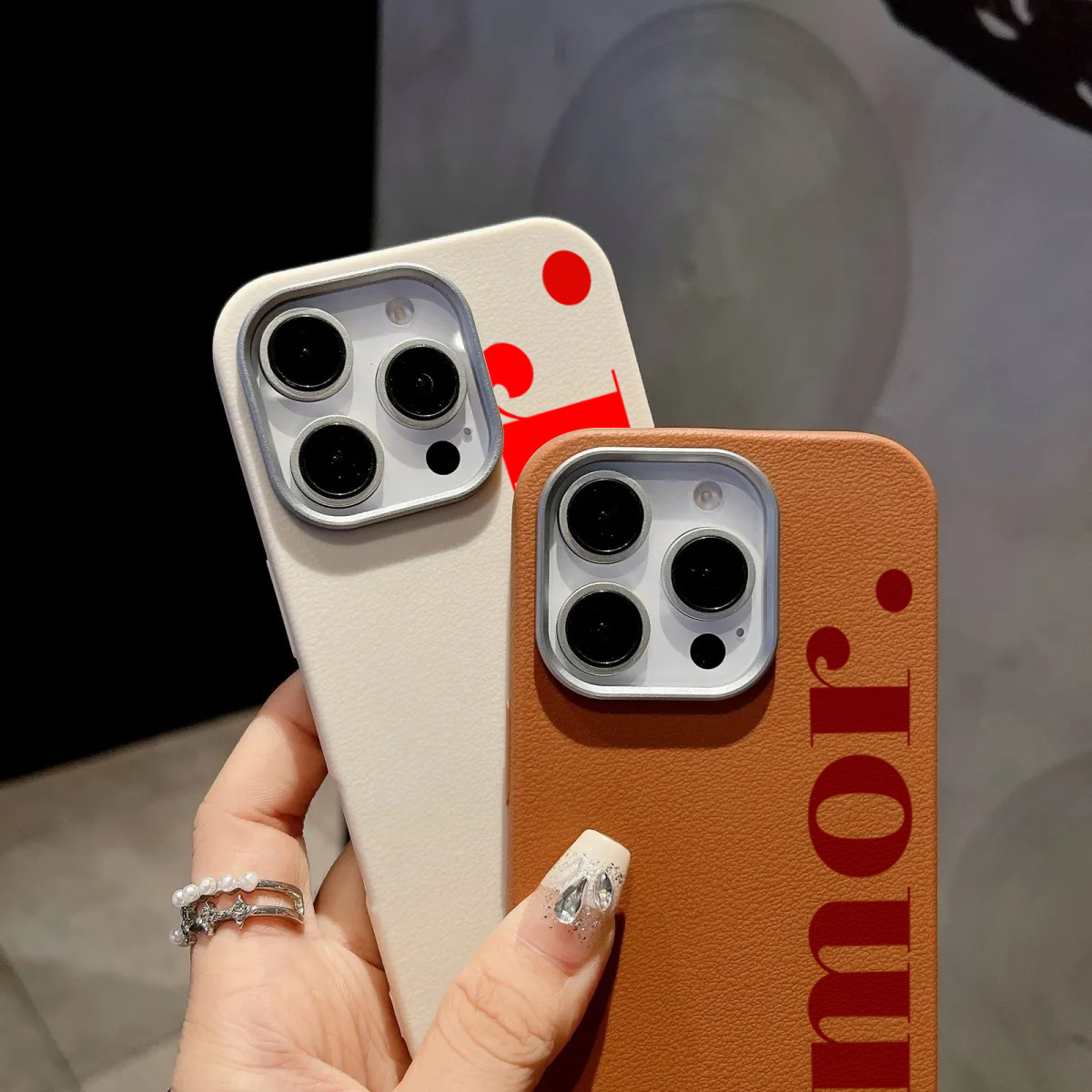 The Red Artistic Letter Lichee - Phone Accessories Red recension och pris